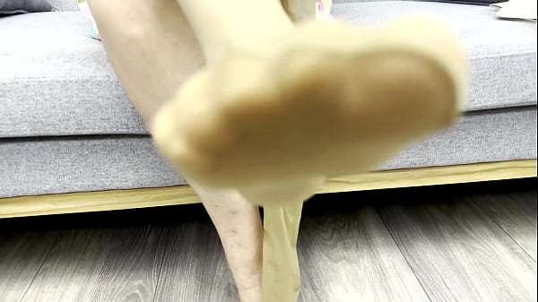 Diana douglas gets really horny in her pantyhose gives me a blowjob for good pov 