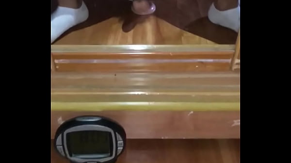 下雨天一個人在家自己抽插自己