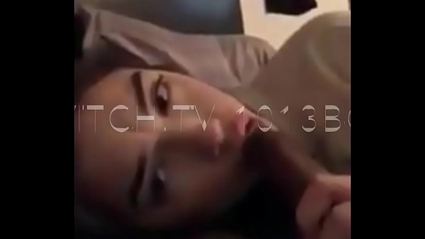 b MOMMA LOOKING SEXY ASF WITH MY DIK IN HERMOUF