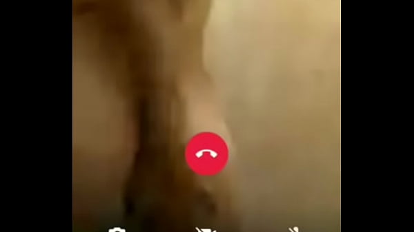 Putita me muestra su culo por cámara y se_manosea