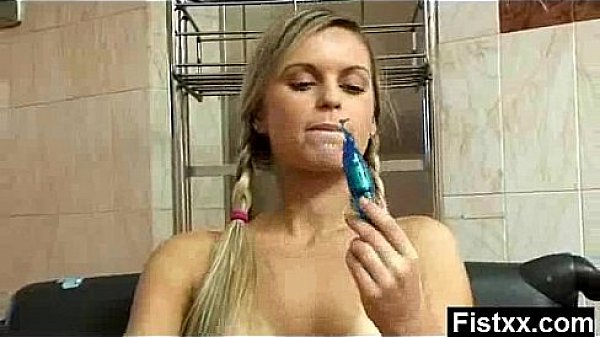 Nonton Vibrant Teen Fisting Porno Hardcore thumbnail