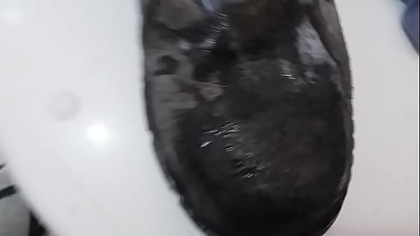 Me acabei no sapat&atilde_o do meu vizinho, gozei nele e cuspi muito