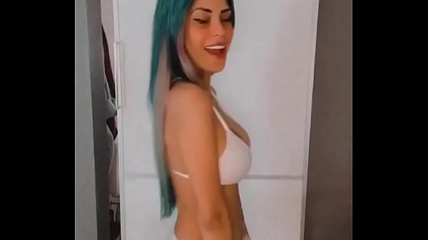 Gostosa da Tati Zaqui dan&ccedil;ando de biqu&iacute;ni bem gostoso 