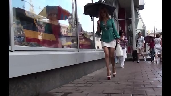 mais que se cache_t il sous la jupe de cette bourgeoise