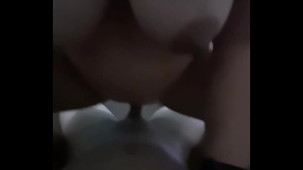 Esposa Dos Peitos Durinhos De Tes&atilde;o Senta Gostoso Antes De Se Entregar De Quatro thumbnail