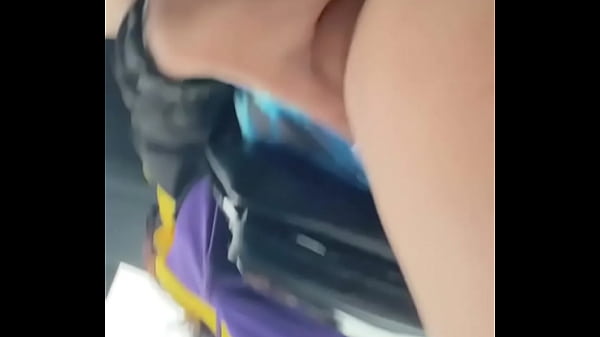 Play MP4 - Me masturbo en el Uber