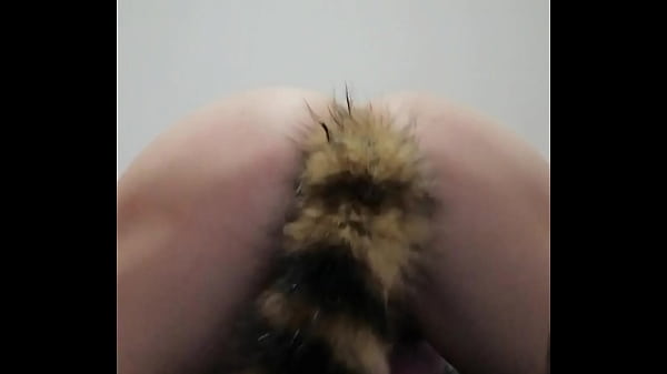 Play MP4 - Nena teen trans flaquita hermosa acabada con mucha lechita y consolador rojo en el culito blanco