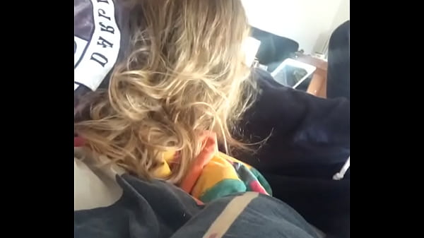 Play MP4 - Quick dick sucking before work