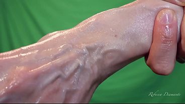 Hand's veins of the italian Goddess in close up 