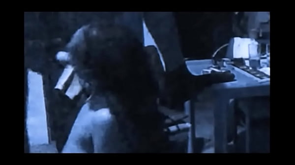 Claudia tremenda puta se prende de_la pija_y se ofrece para_llenarse de pija