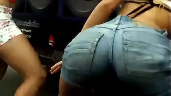 Mega Space SkinnyBlonde_Latina With Round BUTT Giving Amazing Ass Show to Spectators