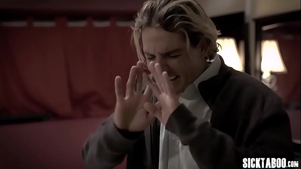 Pretty MILF_stucked big thing into_her big nice ass