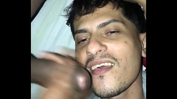 Preto Dotado Empurrou Pica Na Minha Garganta Falando Putaria thumbnail