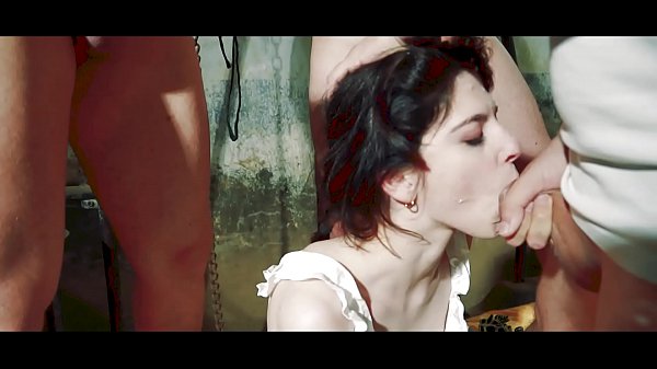 Nella vecchia fattoria sara bell trova 3 maialini ad attenderla che le sfondano il culo con capitano eric mary rider trailer