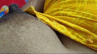 Nonton Real Desi Wife Spreading Her Legs And Let Her Husband Enjoy Her Pussy thumbnail