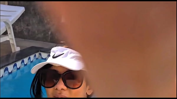 Banho de piscina me exibindo gostosinho 