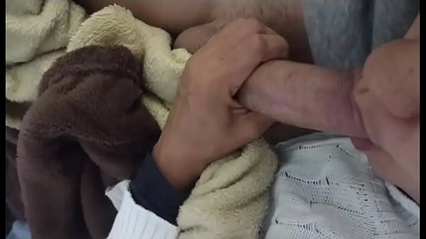 Play MP4 - Happy New Year- Safado do meu enteado me acordou no r&eacute;veillon s&oacute; pra eu chupar sua piroca e eu engolir toda porra