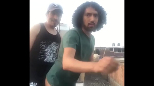 Play MP4 - escurrida en la azotea