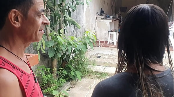 Pulou O Muro E Veio Comer A Vizinha Carentepaty Bumbum thumbnail