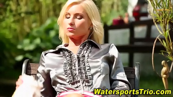 Slutgets facial andpiss