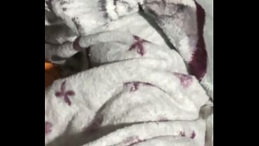 Di Tengah malam memek ku di jilat teman suamiku lalu di kentot