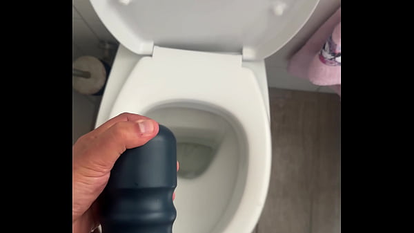 Sborro nel sextoy – masturbazione con orgasmo reale