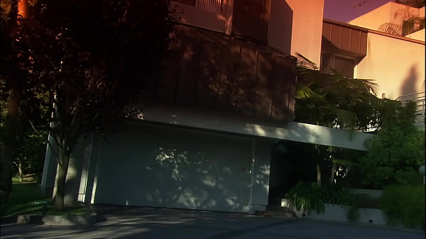 Valery Summer Fucks The Man Of The House thumbnail