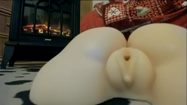 Play MP4 - Questa bambolina di silicone ha la figa stretta come quella di una ragazzina e non vedo l'ora di riempirla