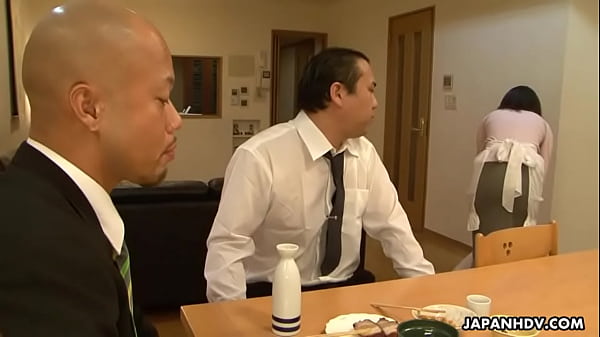 Play MP4 - Asian maid sucking him in front of his client