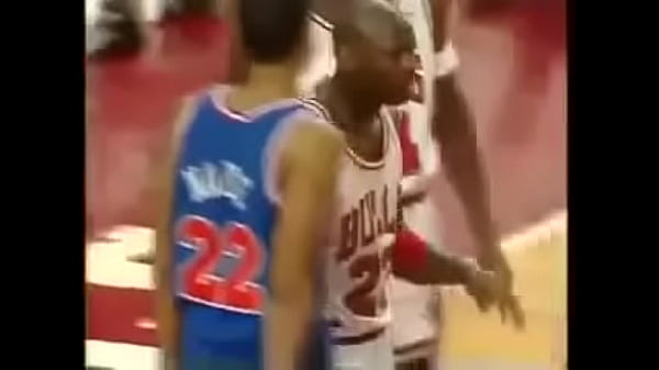 Jordan Enterrando A Bola No Fundo E Fudendo Os Advers&aacute;rios Bem Gostosinho Aiaiaiaiaiiaiaia thumbnail