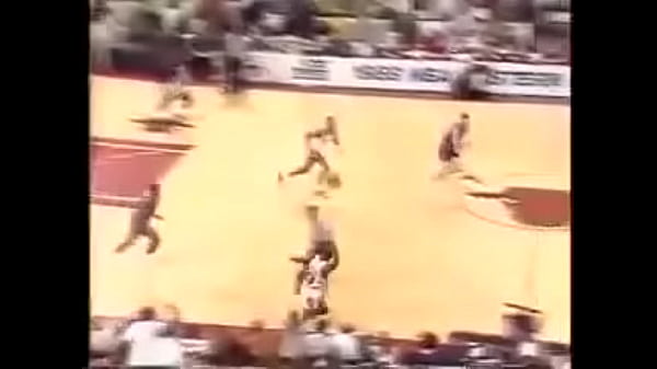 Jordan Enterrando A Bola No Fundo E Fudendo Os Advers&aacute;rios Bem Gostosinho Aiaiaiaiaiiaiaia thumbnail