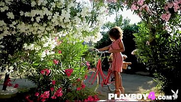 Nonton Sexy Babe Exposed Her Hot Body So Ebony Milf Revealed Amazing Body thumbnail