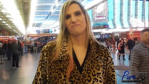 Play MP4 - Roxy BTS Interview