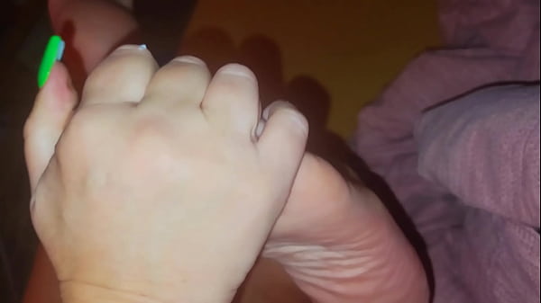 Play MP4 - The stepmother allowed the stepson to watch as she lubricates her feet with cream