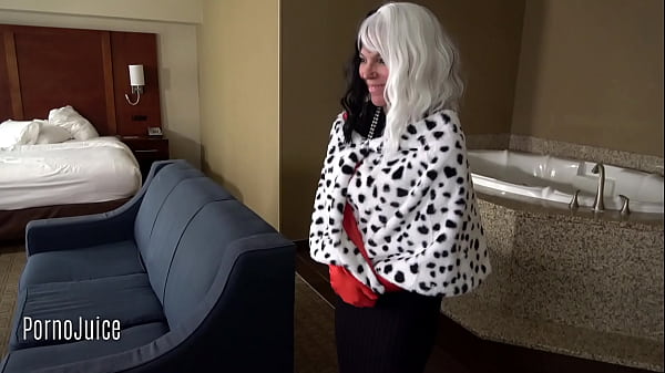 Foxey mermaid as cruella 