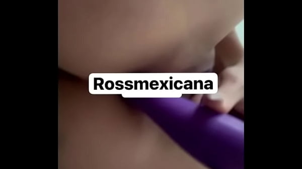 Que rico se mete su dildo pensando que es una verga rica y calientita 