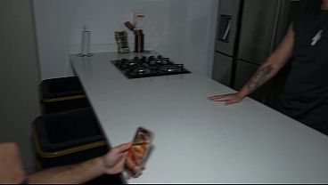 Nonton Venezolana Caliente Me Folla Cuando Se Va La Luz, Su Marido Distraido No Se Entera thumbnail