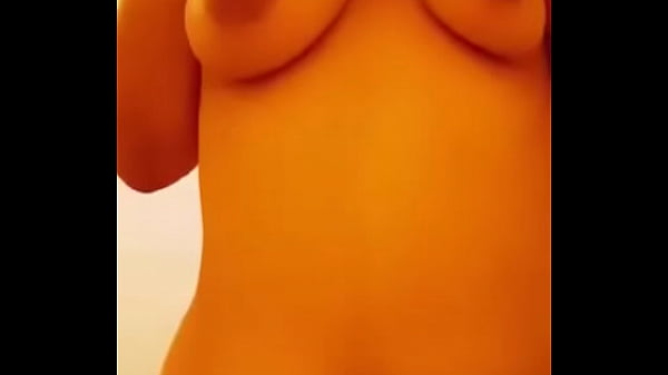 Me ba&ntilde_o y ense&ntilde_o las tetas