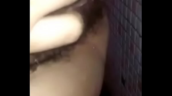 Play MP4 - Finger sa banyo