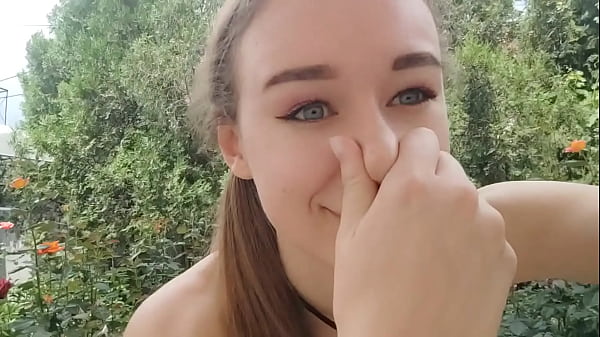 Girl peeing twice for free 