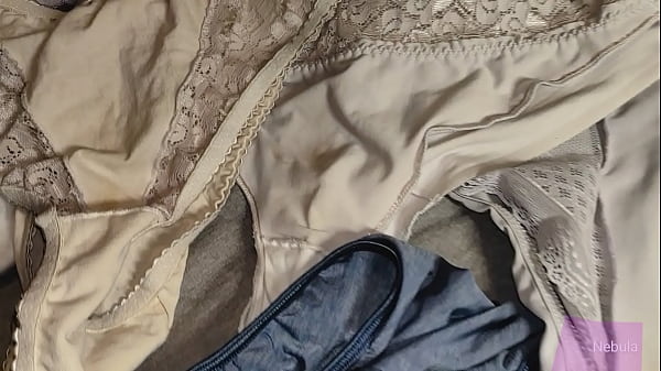 Me volví_a masturbar y correr sobre el cachetero_de flores usado_de mi novia