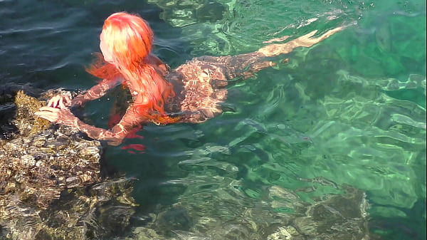 Nonton Blue Water And A Naked Girl! thumbnail