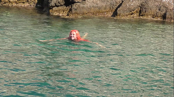 Play MP4 - Blue water and a naked girl&excl;