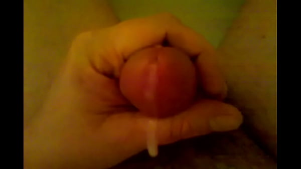 Amateur masturbates 