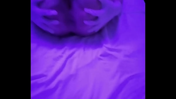 Estoyantojada de unagran verga jugosa