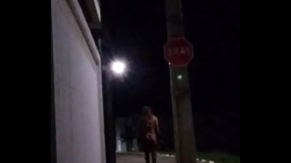 Cdzinha gostosa se arriscando na vizinhan&ccedil;a 