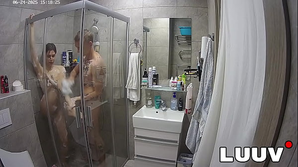 Play MP4 - LUUV&period; Couple Kareflore and Abbadon shower for their reality show