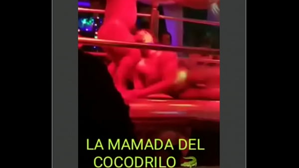 Mamada tipo cocodrilo