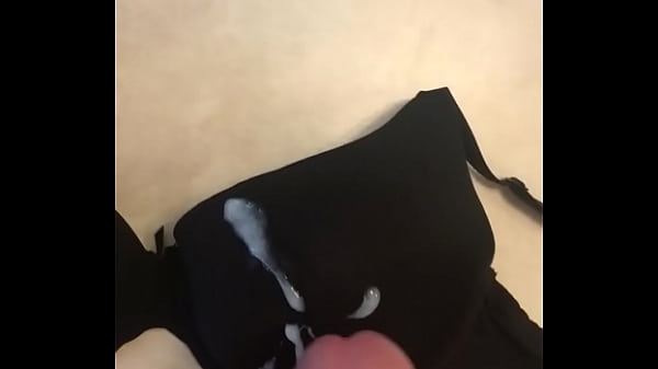 Cum on my classmates Bra while she&rsquo_s swimming