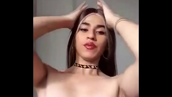 acarici&aacute;ndome mis deliciosas tetas 